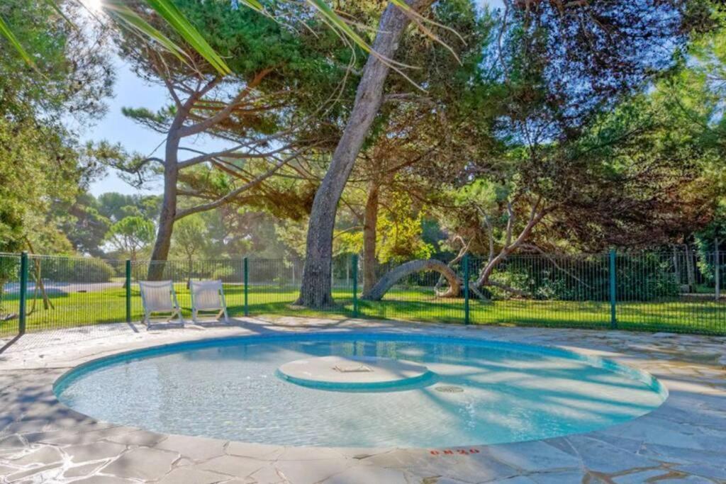 Appartement En Residence Privee, Face A La Mer Avec Acces Direct Plage Hyères Eksteriør bilde