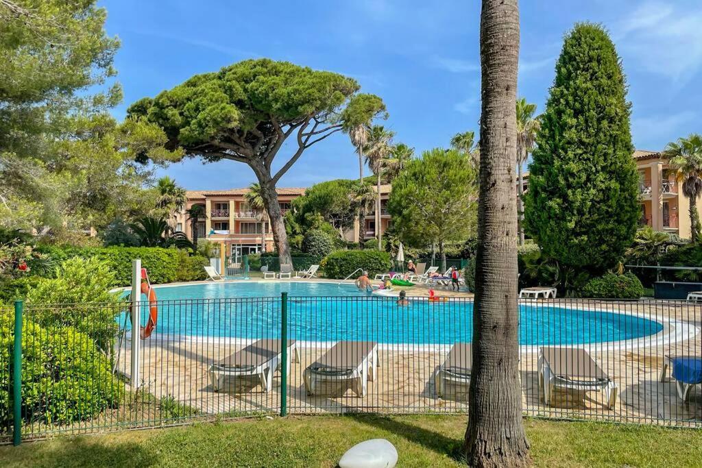 Appartement En Residence Privee, Face A La Mer Avec Acces Direct Plage Hyères Eksteriør bilde
