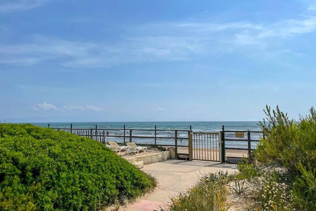 Appartement En Residence Privee, Face A La Mer Avec Acces Direct Plage Hyères Eksteriør bilde