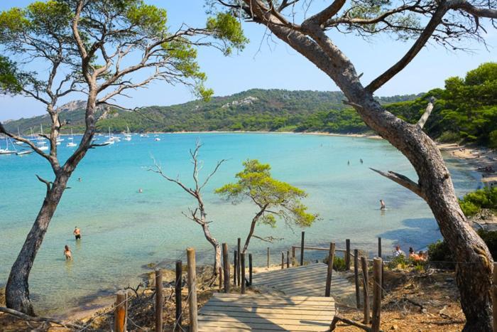 Appartement En Residence Privee, Face A La Mer Avec Acces Direct Plage Hyères Eksteriør bilde